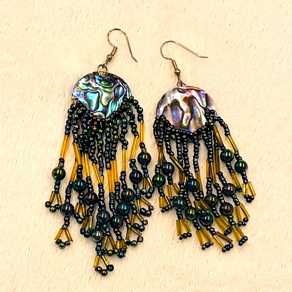Abalone Shell and beaded earrings - Picture 4 of 7